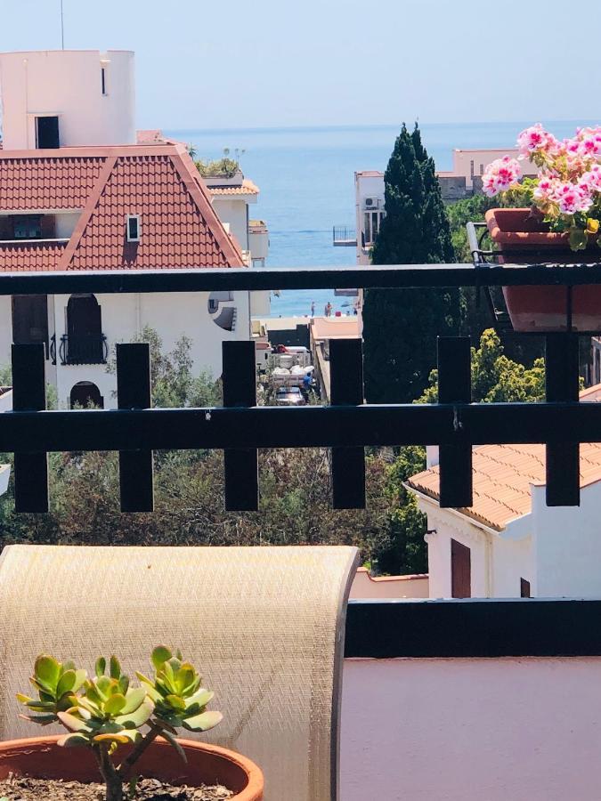 Sea View 2 Bedroom Vacation Apartment Giardini Naxos Esterno foto